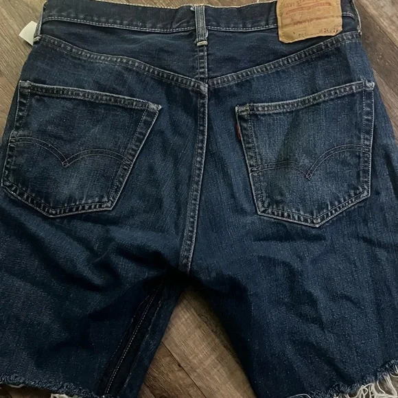 Levi's Classic 501 button-fly Blue Denim cut-off Jean Shorts Size 34 runs small - Picture 4 of 7